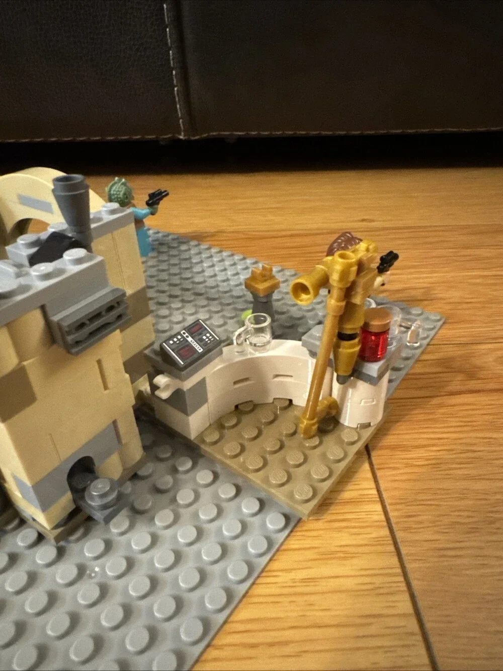 LEGO Star Wars Mos Eisley Cantina 75205 & Droid Escape Pod 75136 Han Solo Greedo